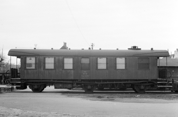 DK12081