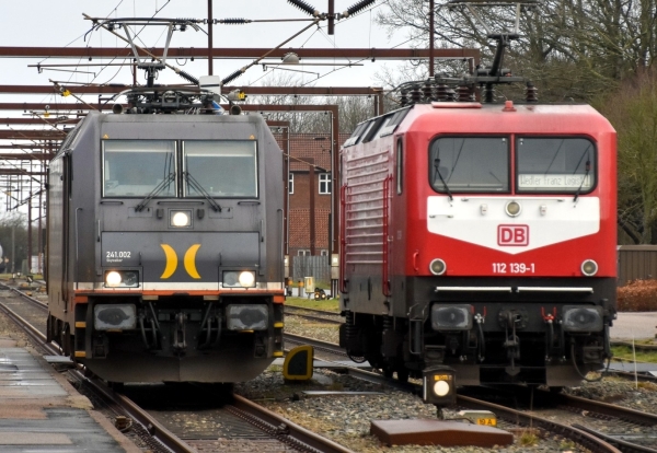 DK12182